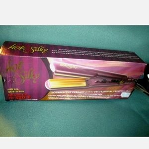 Hot & Silky TourmalineCeramic Ionic Crimping Iron